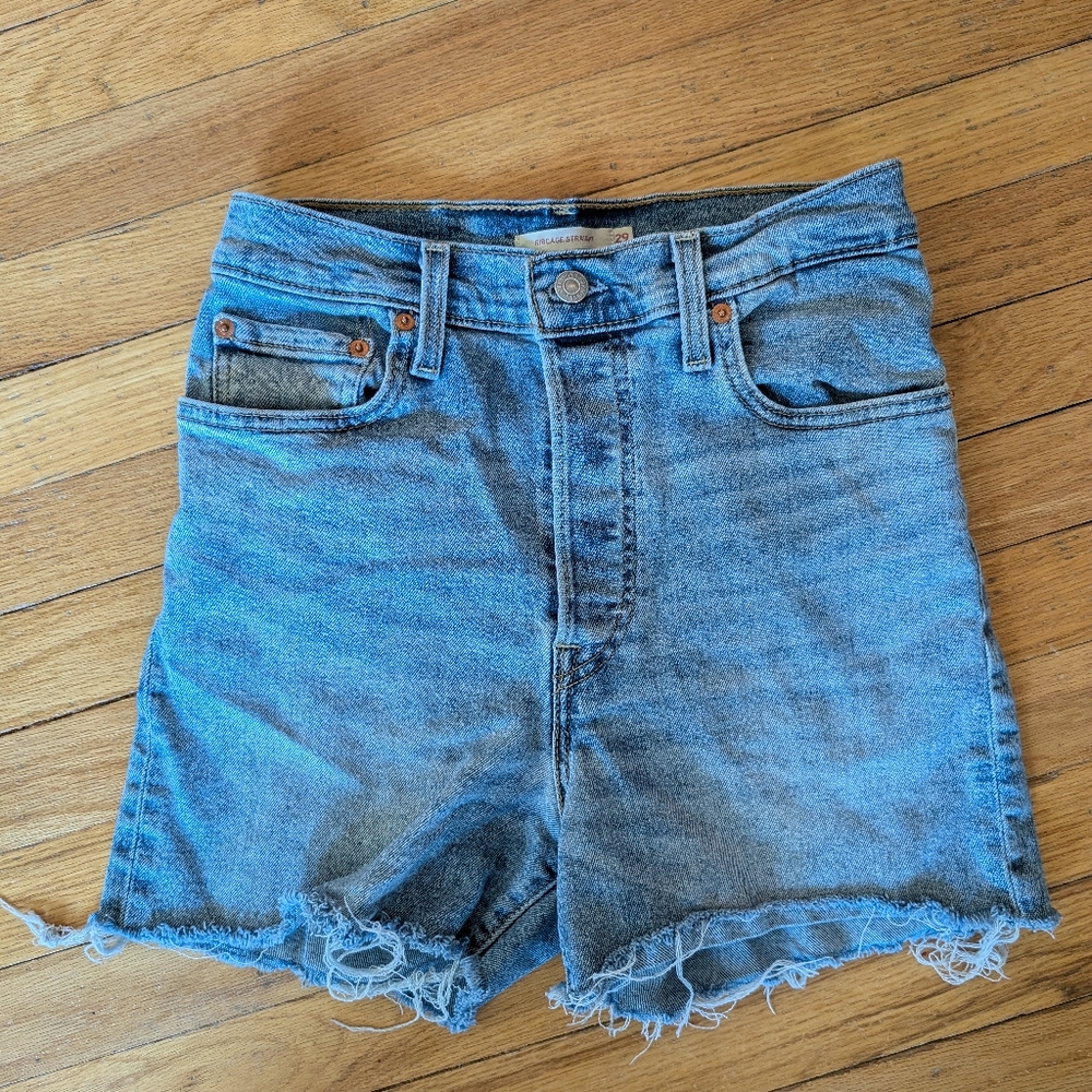 Levi's Ribcage jean cutoffs, sz 29